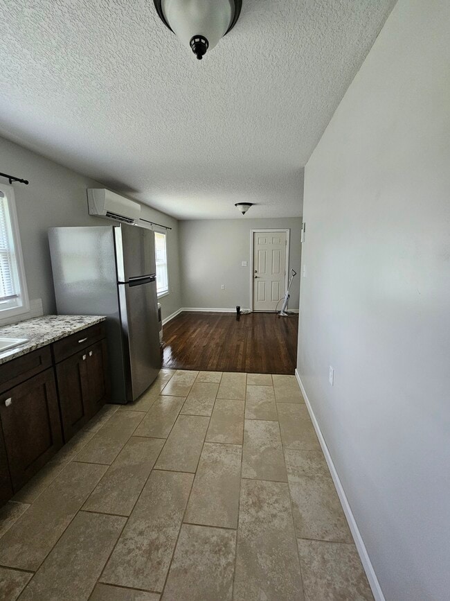 Photo - 2085 King Rd