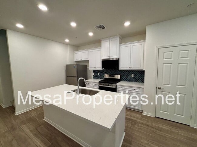 4240 S Laguna Ave