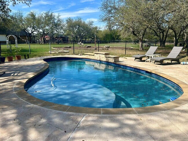 Photo - 121 Post Oak Ln