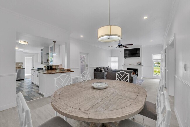 Photo - 530 NE 17th St