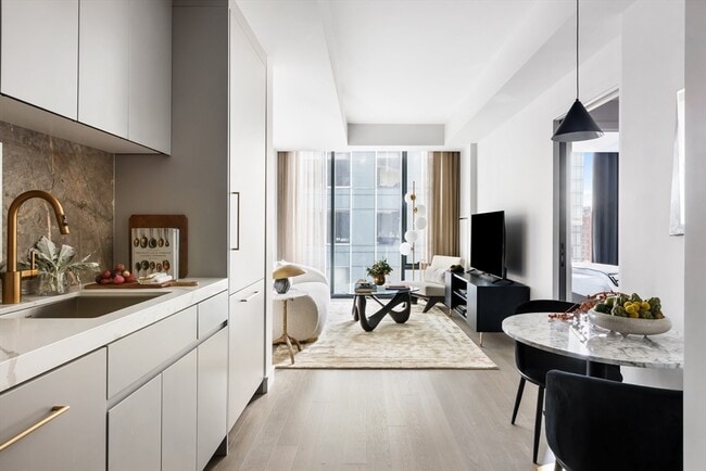 Building Photo - 18 Lagrange St Unit 702 Rental