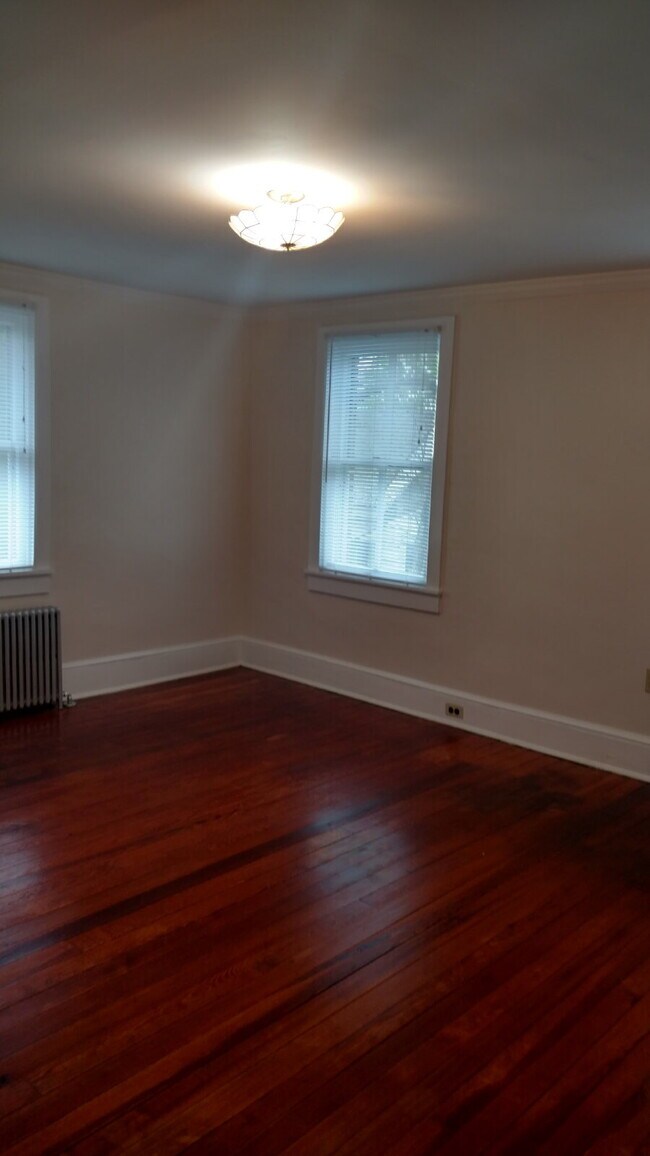 "Charming 4-Bed Gaithersburg Haven: Spacious 3,330 Sq. Ft. Home with Granite Countertops & Gleami...