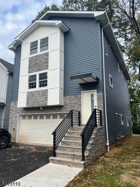 Building Photo - 81 N Clinton St Unit 2