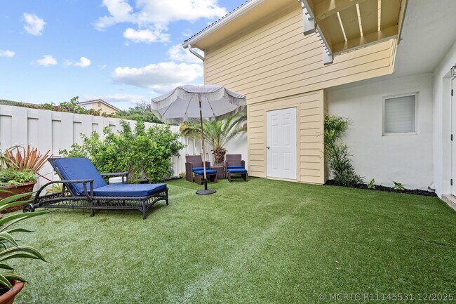 288 Seabreeze Cir