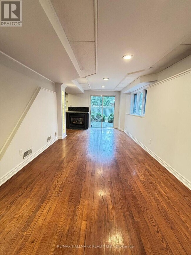 Photo - 410 Clearmeadow Blvd