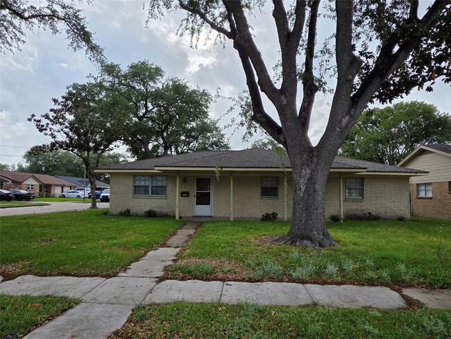 Building Photo - 4218 Ember Ln