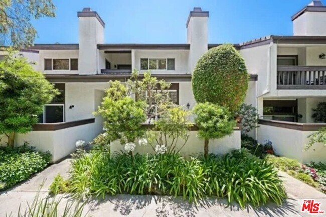Building Photo - 1546 Palisades Dr Rental