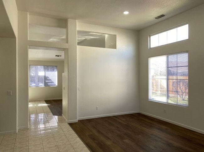 Photo - 6 bedroom in Manteca!