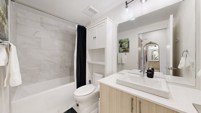 Photo - 1197 The Queensway Unit SI ID1504460P