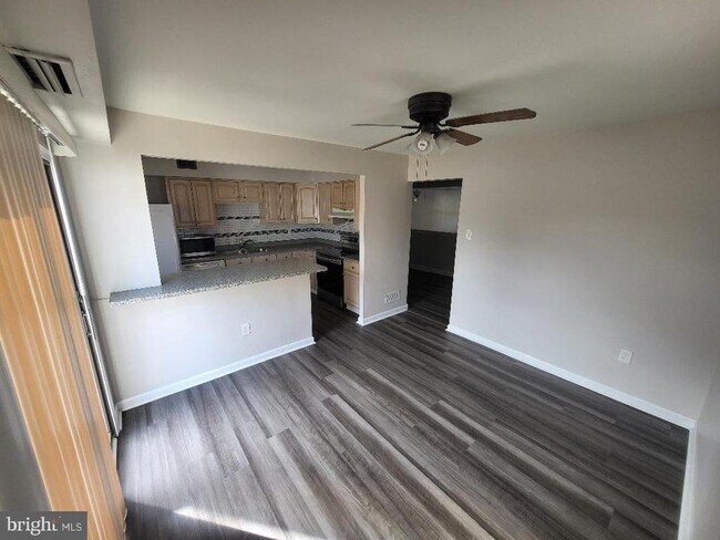 Photo - 24 Hollybrooke Dr