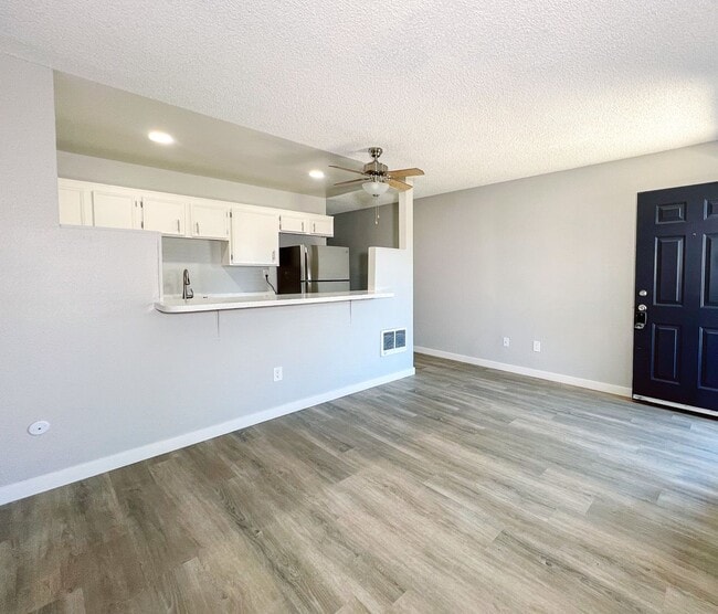 Photo - Point Loma Bay Apartments