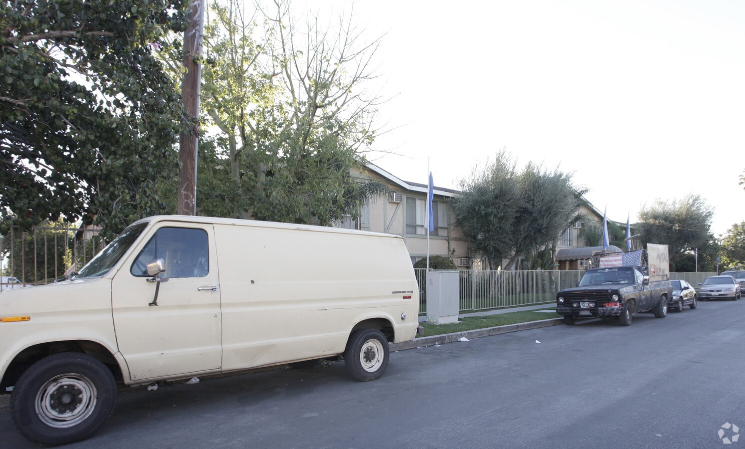 6736 Cleon Ave - 6736 Cleon Ave