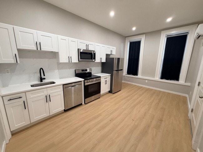 Building Photo - 541 Clinton Ave Unit 1