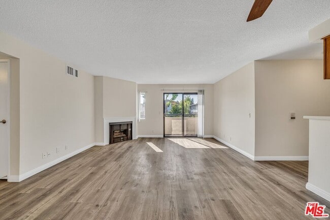 Building Photo - 6212 Fulton Ave Unit 105 Rental