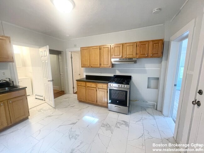 Building Photo - 21 Howell St Unit 2 Rental