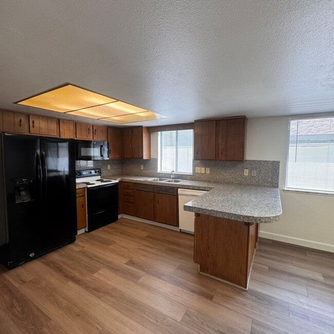 1255 Searchlite Ct