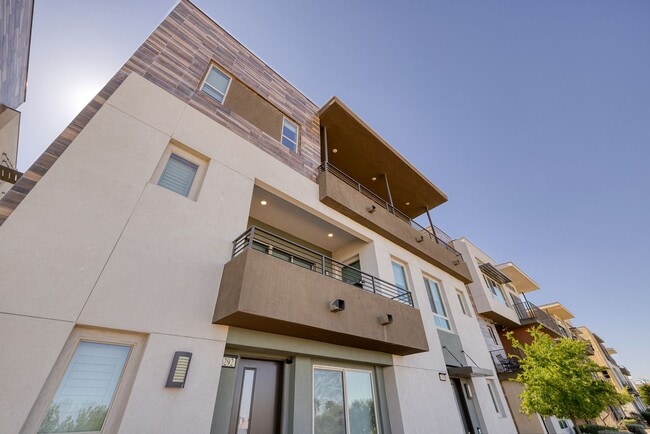 Building Photo - 55 or Older - Guard Gated Community in Sum... Rental