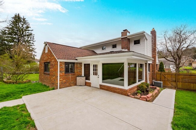 Photo - AVAILABLE JULY 1ST!! GORGEOUS 3 BED / 2 BATH HOME IN PENN HILLS!