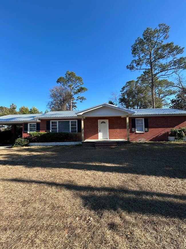 Building Photo - 3 Bed/2 Bath Home- Under Renovations