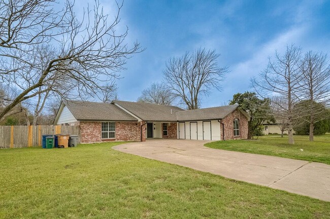 Building Photo - 2103 Pompton Dr