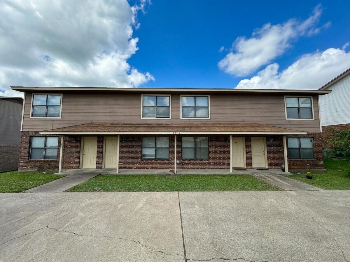 Photo - 1202 Monroe Loop Unit # D