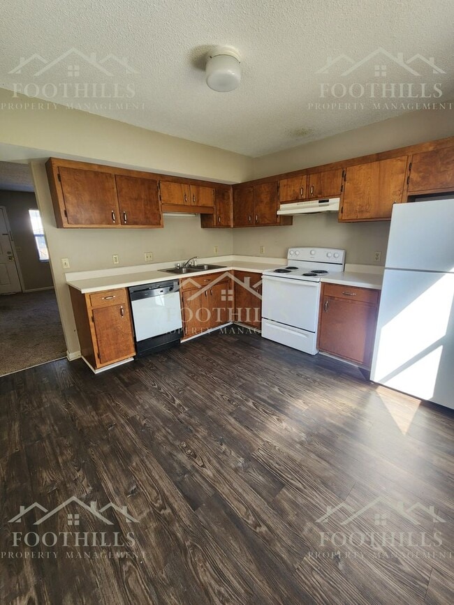 Photo - Beautiful 2-Bed Townhome with Storage and ...