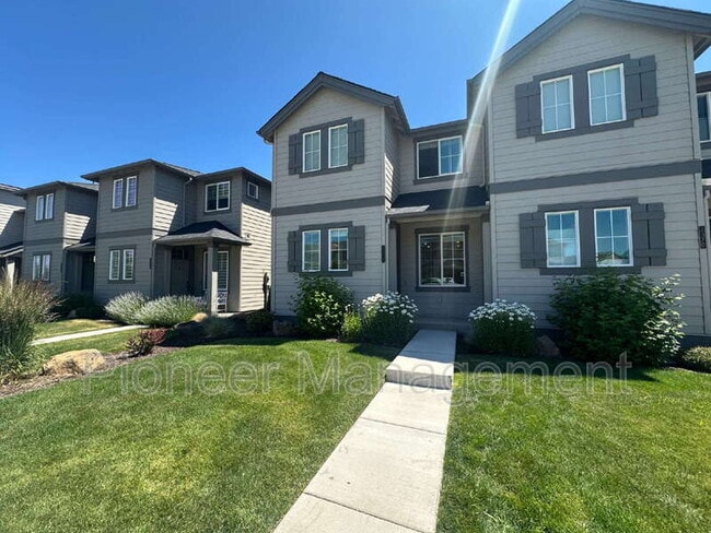 Photo - 2372 NE Victor Pl Townhome