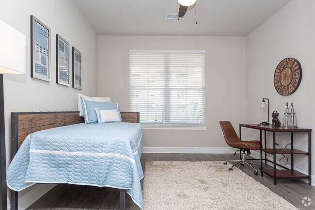 2 BR, 2 BA - 1081 SF