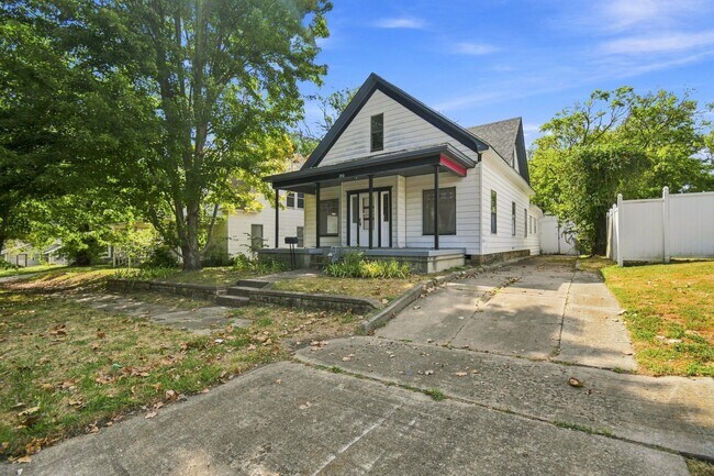 208 E 12th St