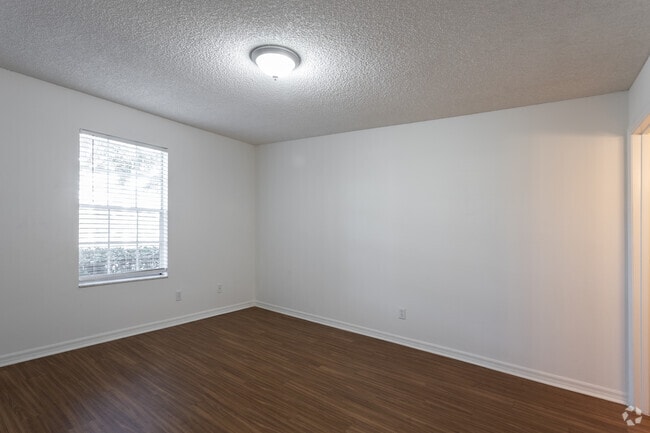 1BR, 1BA - 750SF
