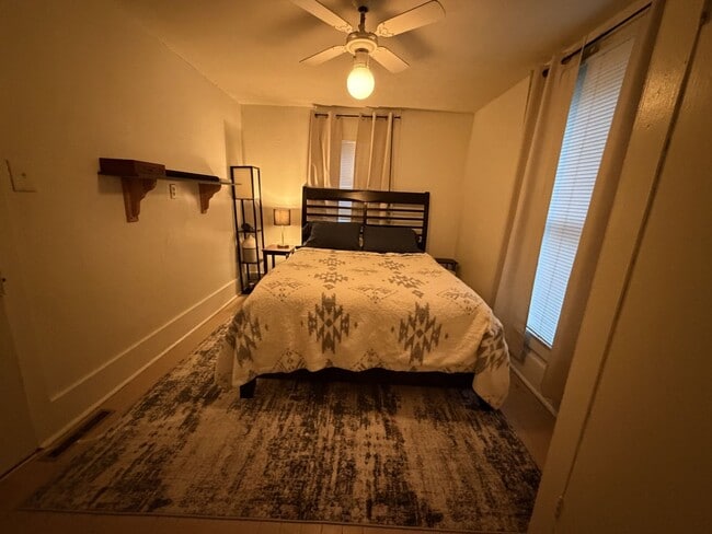 Photo - 627 S Sherwood St Unidad 627 S Sherwood St House