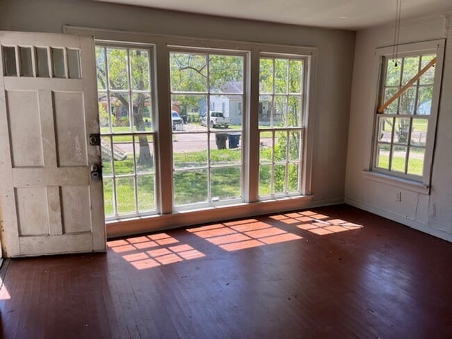 Photo - Classic 2 Bedroom Home