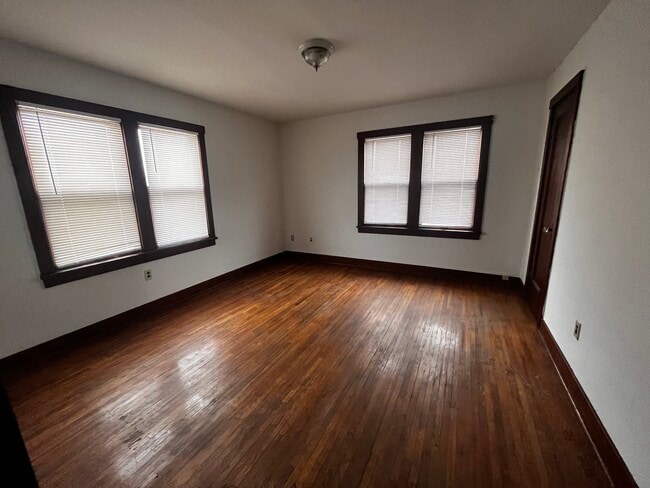 Photo - 14 W 16th Ave