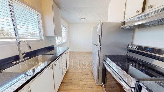 Building Photo - 1710 Bruce St Rental