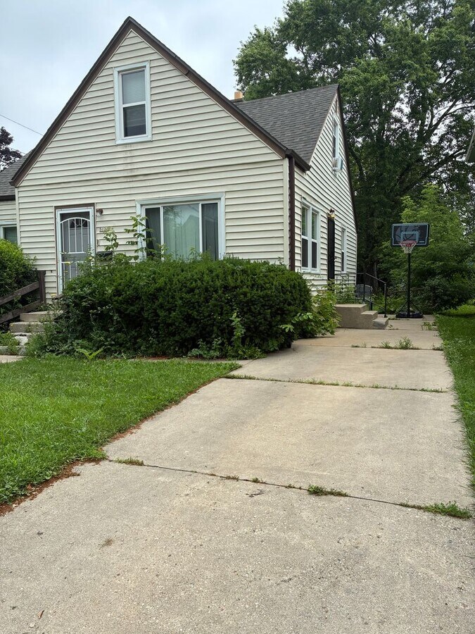 3BR SINGLE FAMILY, SIDE DRIVE, YARD, FULL ... - 3BR SINGLE FAMILY, SIDE DRIVE, YARD, FULL ... House