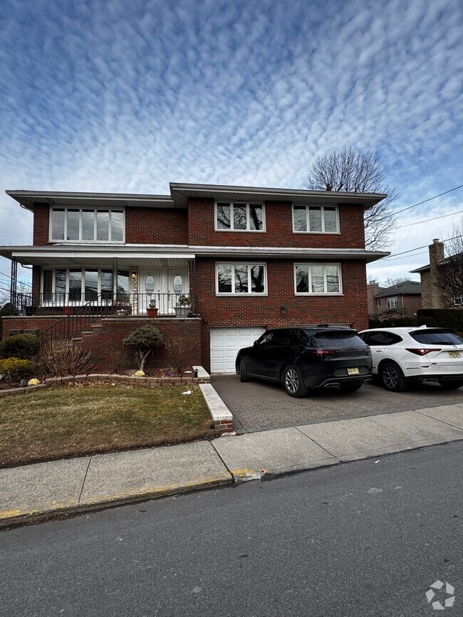 Building Photo - 2357 Linwood Ave Unit 2 Rental