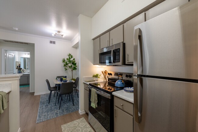 Área de cocina y comedor A1 recientemente remodelada