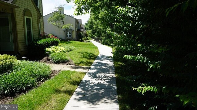 Building Photo - 841 Waterford Dr