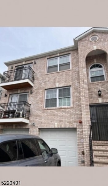Building Photo - 713 S 12th St Rental