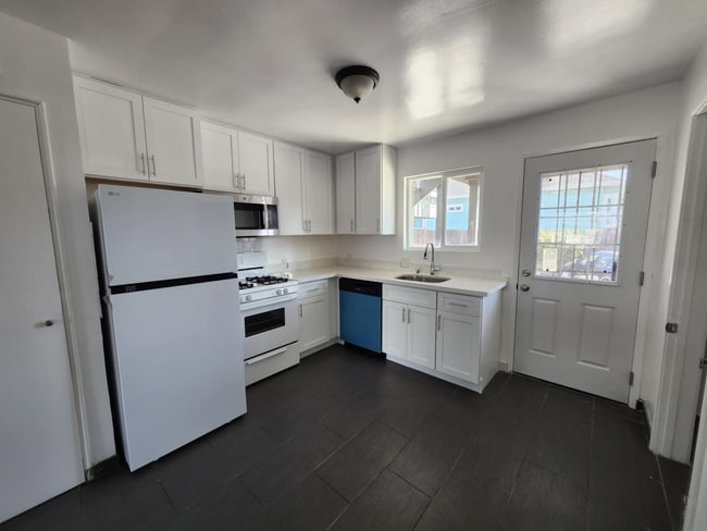 Photo - 4300 Market St Unit B