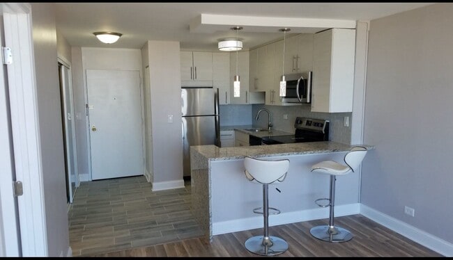 Photo - 5455 N Sheridan Rd