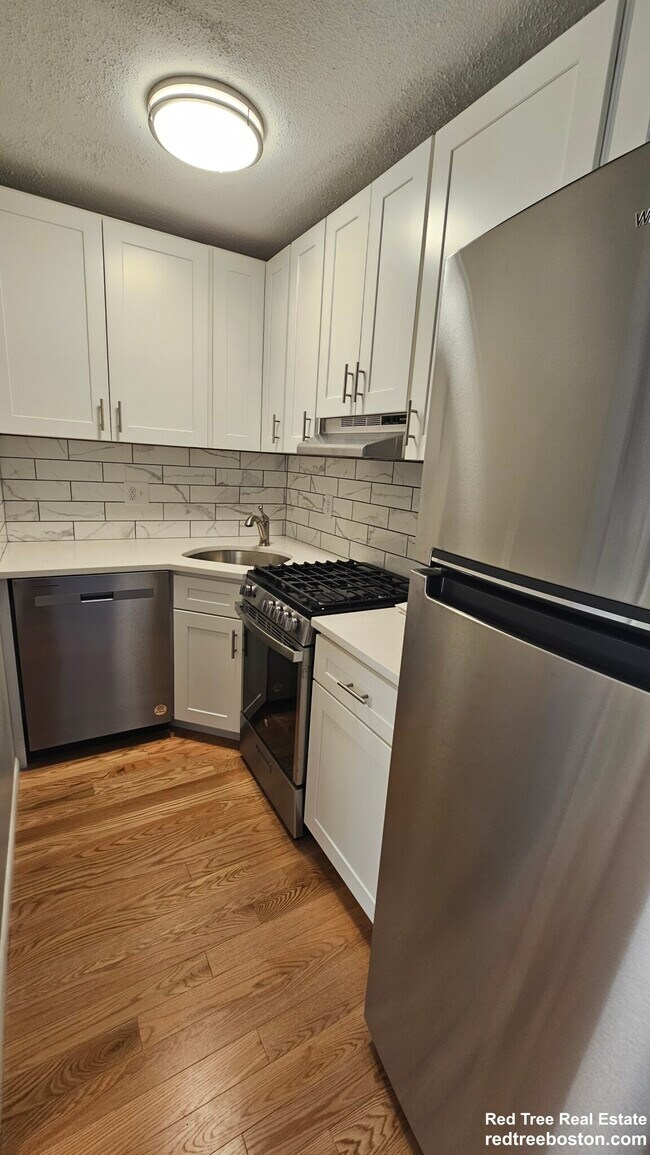 Photo - 140 Kenrick St