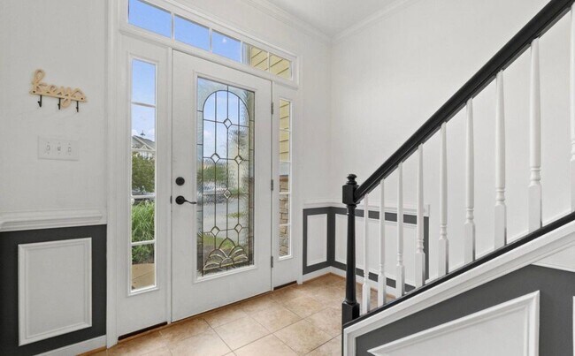 Photo - 205 Monroe Point Dr