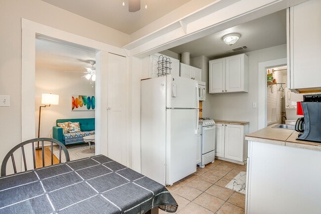 Building Photo - 1600 Belle Pl Unit West Rental