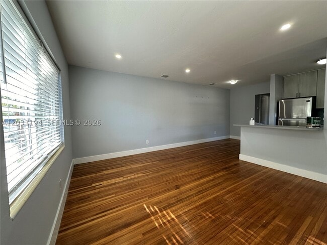 Building Photo - 1155 NE 111th St Unit E