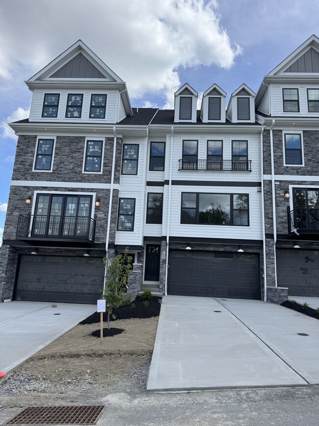 Photo - 3026 Greeneview Ln Townhome