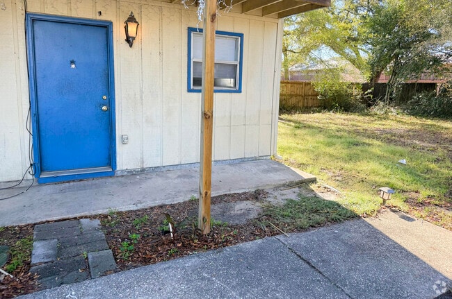 Building Photo - 824 Tanager Rd Unit B Rental