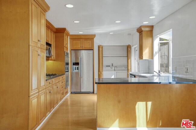 Photo - 2038 Malcolm Ave