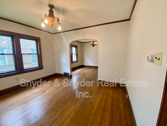 Photo - 689 Schiller Ave