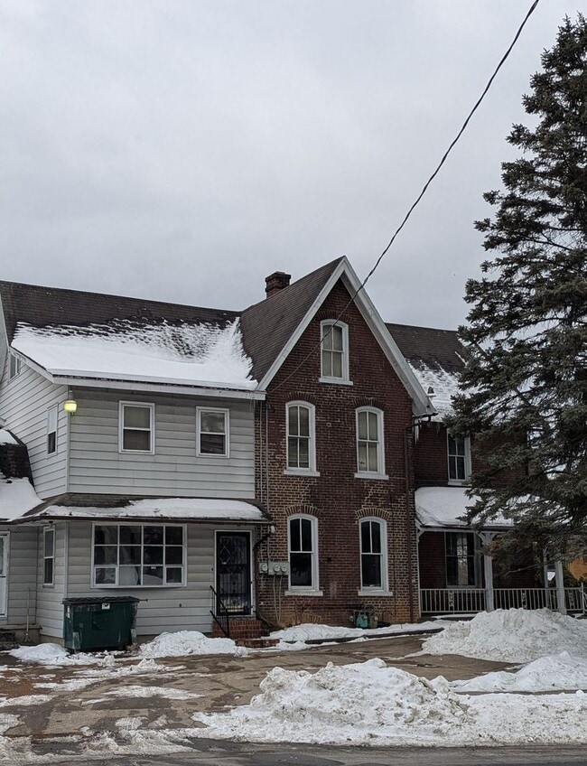 Building Photo - 716 Market St Unit 716 Market Street 1st floor